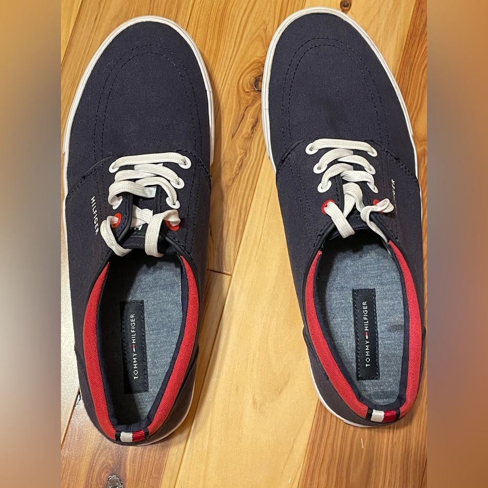 Tommy Hilfiger Mens size10.5. Slight scuff marks, good condition, worn twice